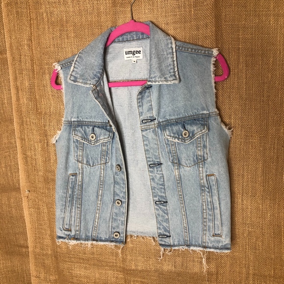 Umgee Jackets & Blazers - Umgee SZ S Denim Vest Trendy Raw Hem Jacket Trendy